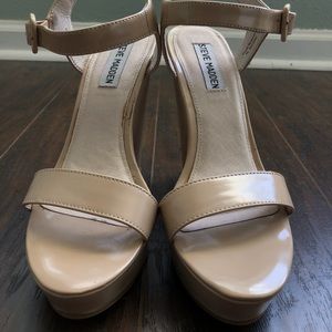 Steven Madden nude wedges